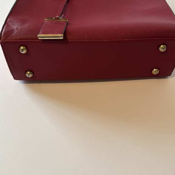 Handbag/Tote in Burgundy and Gold - Picture 6 of 7